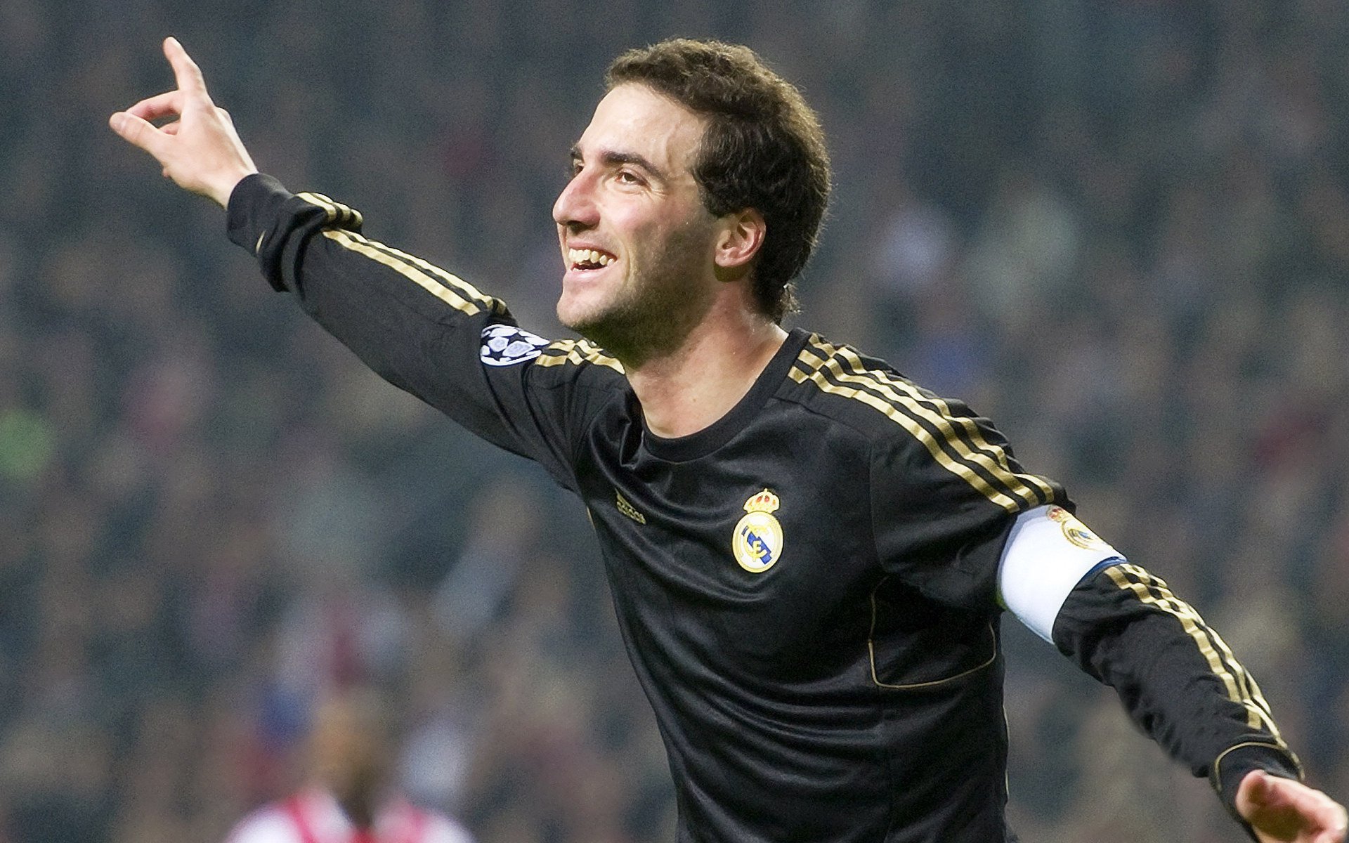 战术碾压与领袖光芒，国际米兰的波兰征服与坎特的决胜艺术